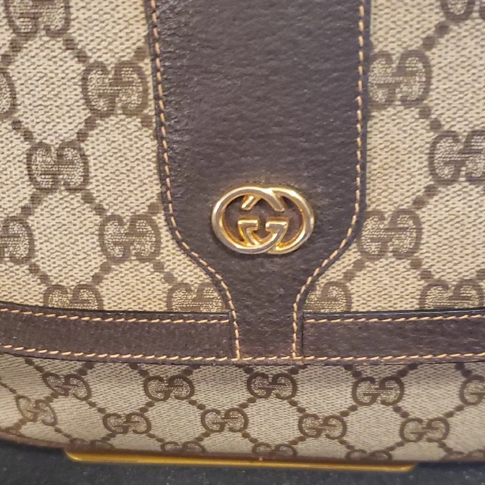 G19- Gucci Shoulder Bag/Crossbody - Picture 4 of 11